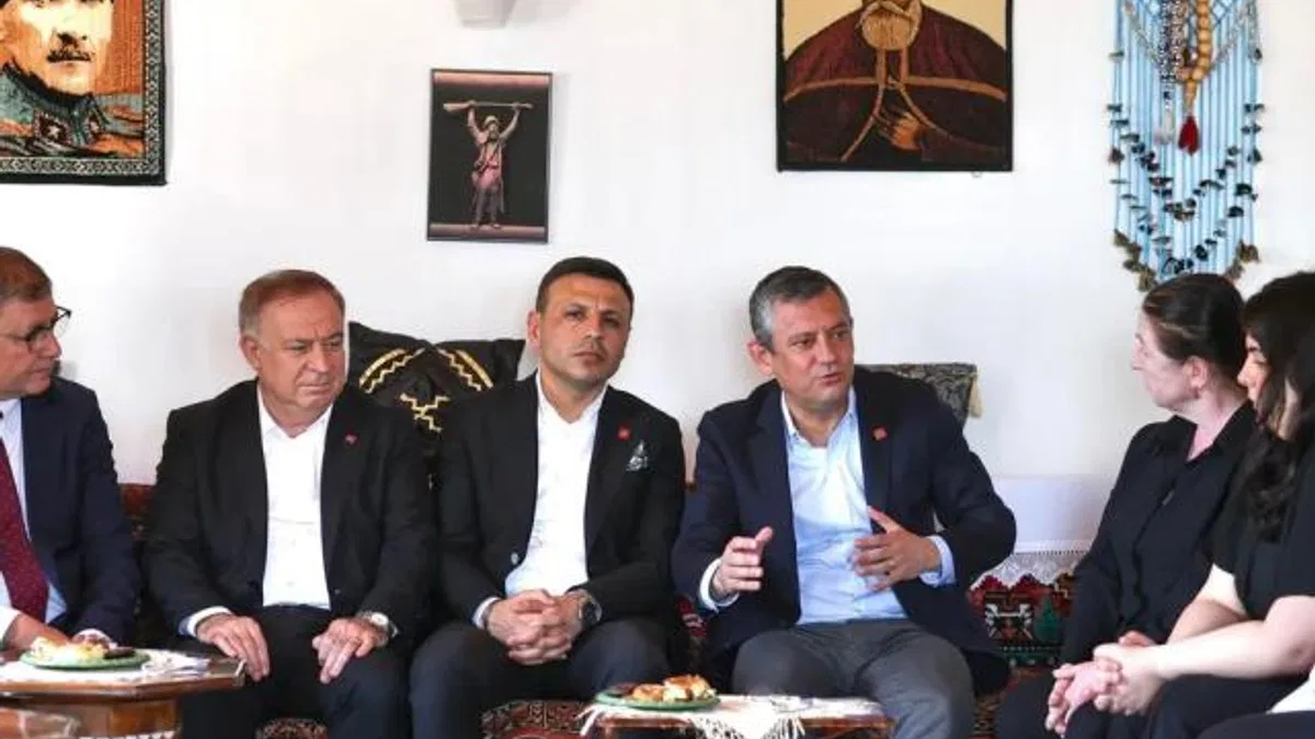 Başkan Tugay, İstanbul’da Özgür Özel’le buluştu