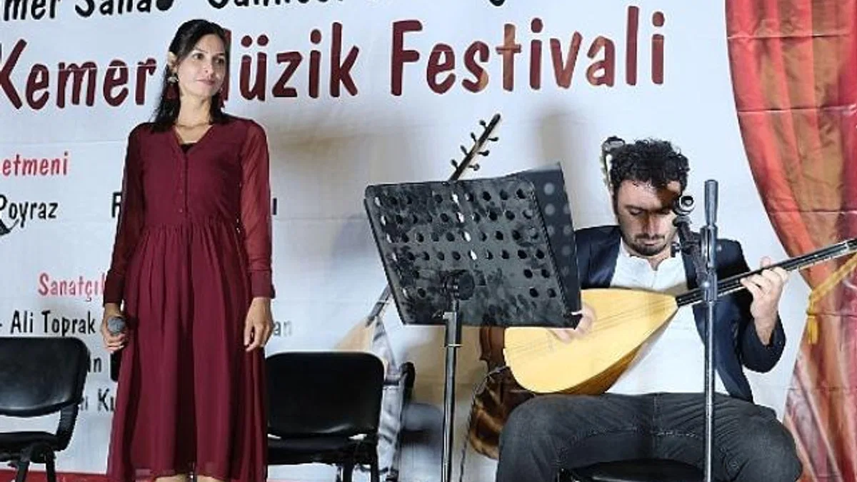 Kemer’de, Kemer Belediyesi’nin destekleriyle 3. Kemer Müzik Festivali düzenlendi.