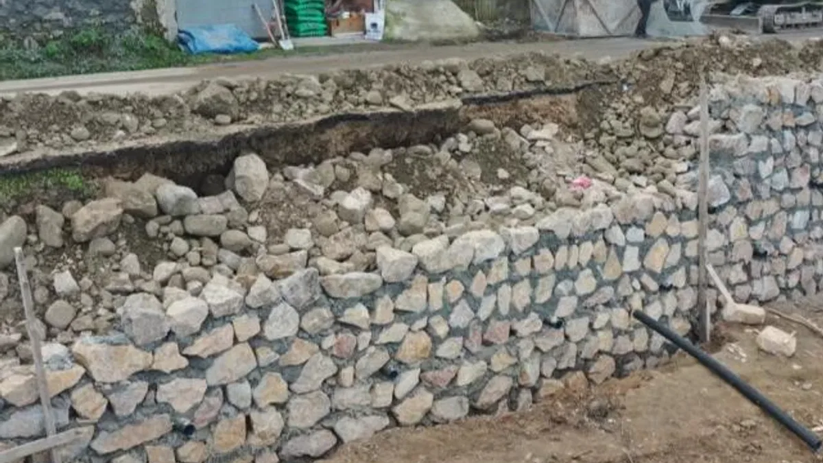 Ordu Büyükşehir’den Yukarıtepe’de taş duvar çalışması