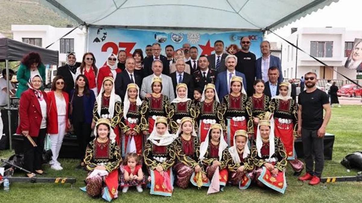 Talas’ta 23 Nisan coşkusu alanlardan taştı