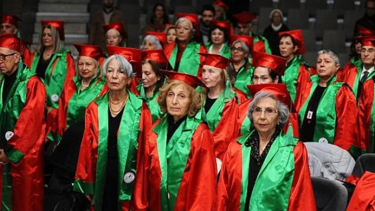 Karşıyaka’da 3. Yaş Üniversitesi’nde mezuniyet coşkusu!