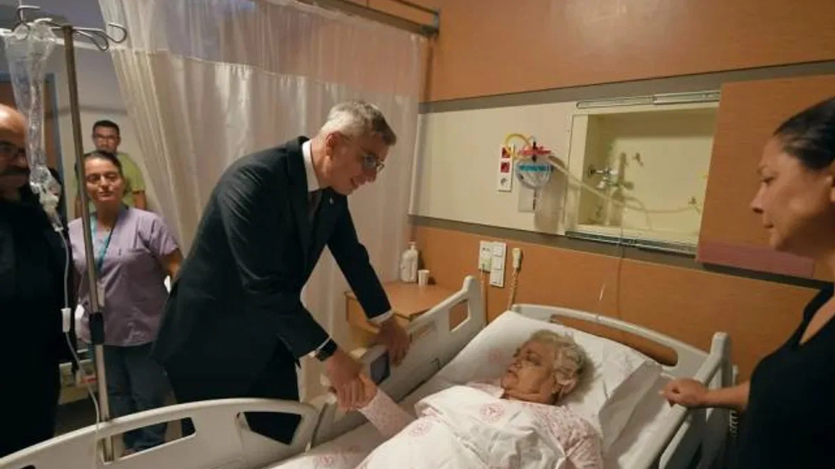 Bakan Memişoğlu, Balıkesir’deki depremzedeleri ziyaret etti