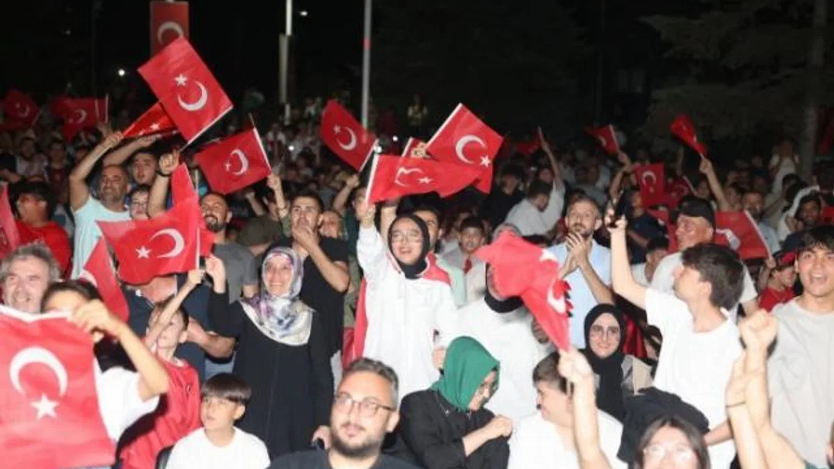 Çayırova’da Ay-Yıldızlı zafer coşkusu