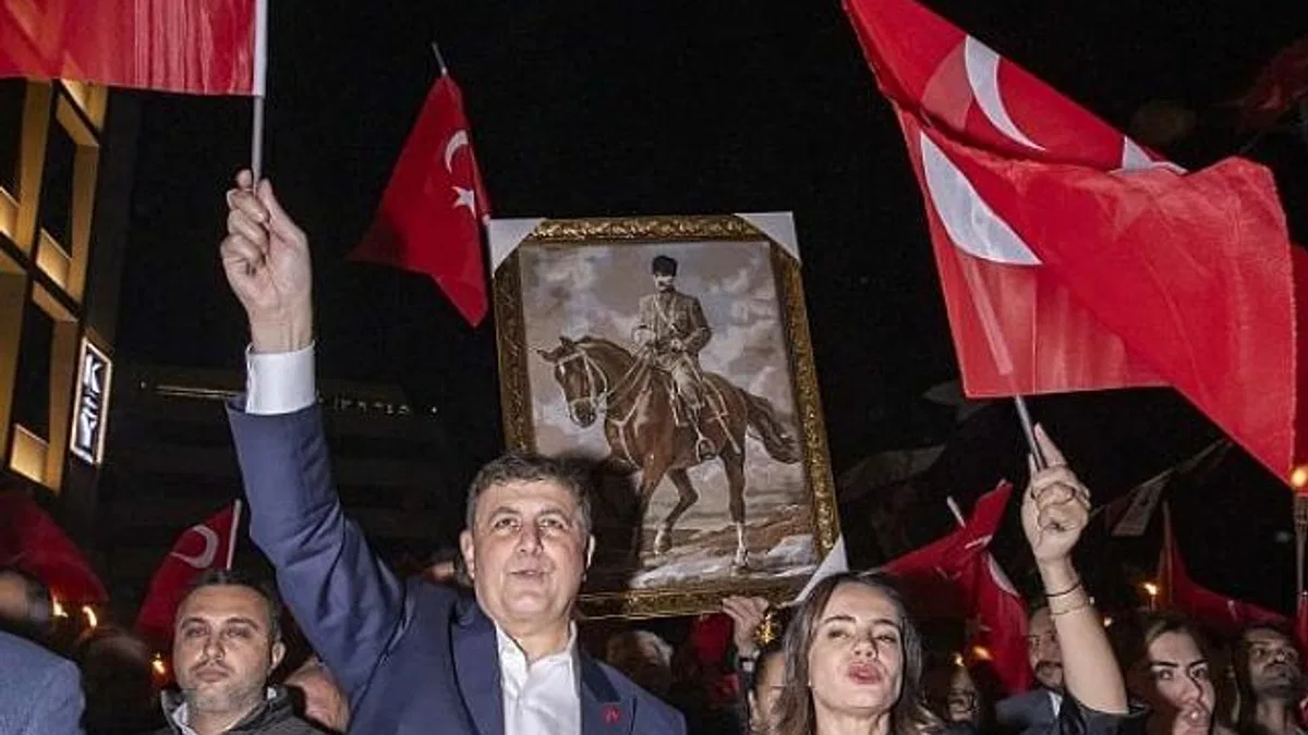 Cumhuriyet ışığı İzmir’den parladı