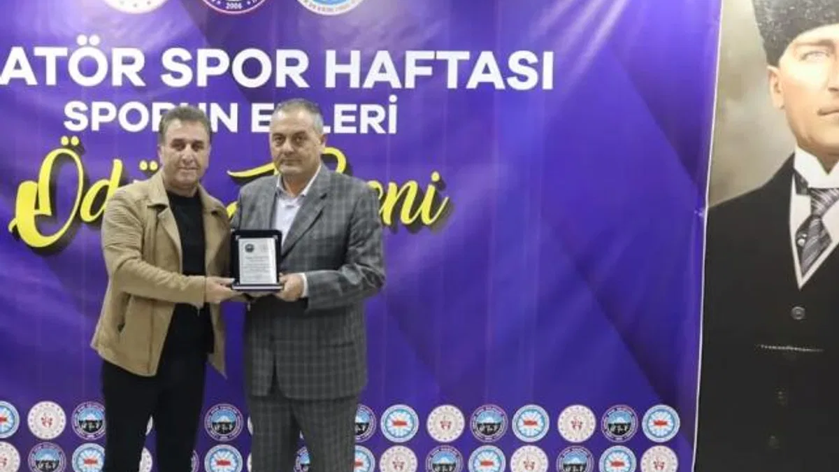 Ağrı’da OGC Genel Başkanı Nihat Aydın’a ‘sporun enleri’ ödülü