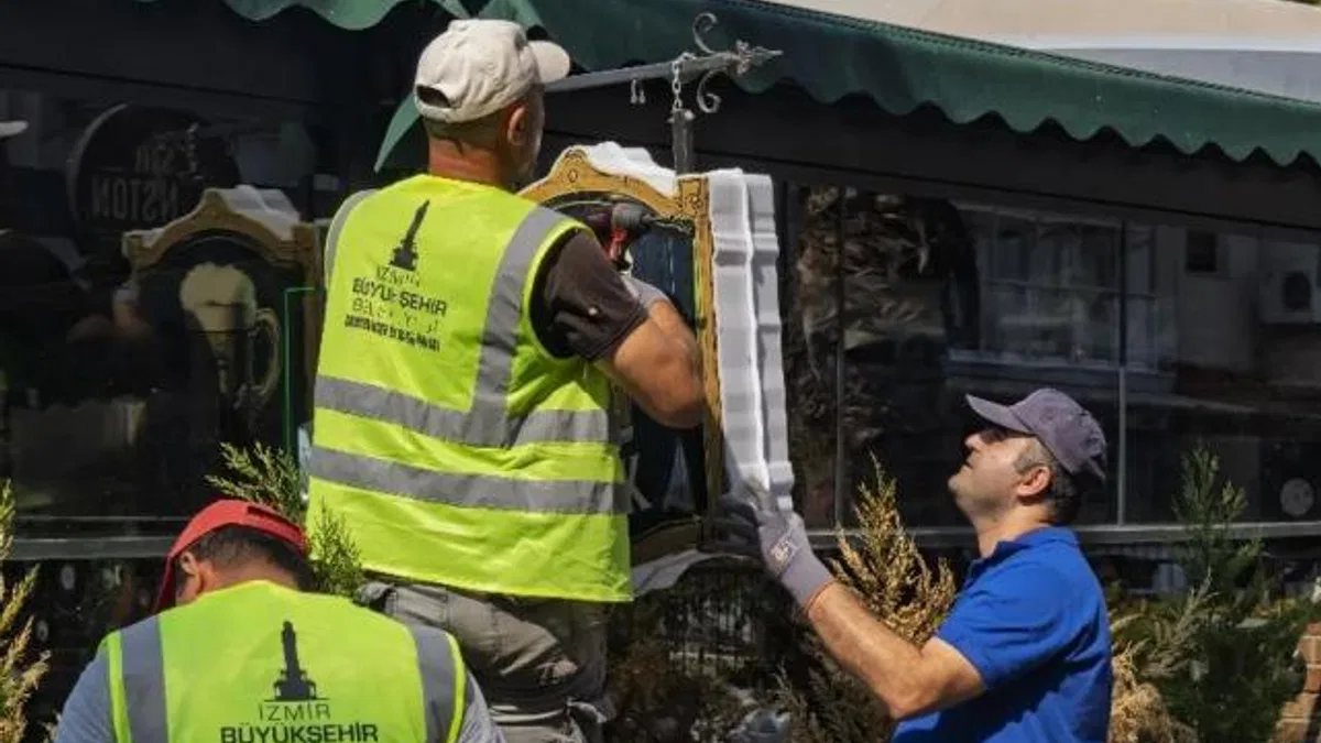 İzmir’de zabıta ve esnaf el ele… Yeşile geri dönüş başladı