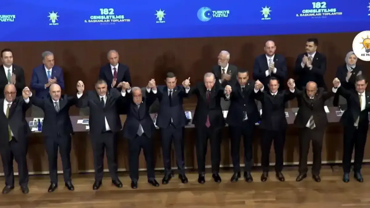 Dokuz belediye başkanı törenle AK Parti’ye katıldı