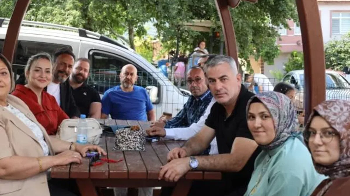 İzmit Belediyesi’nden kırsal mahallelere bayram ziyareti