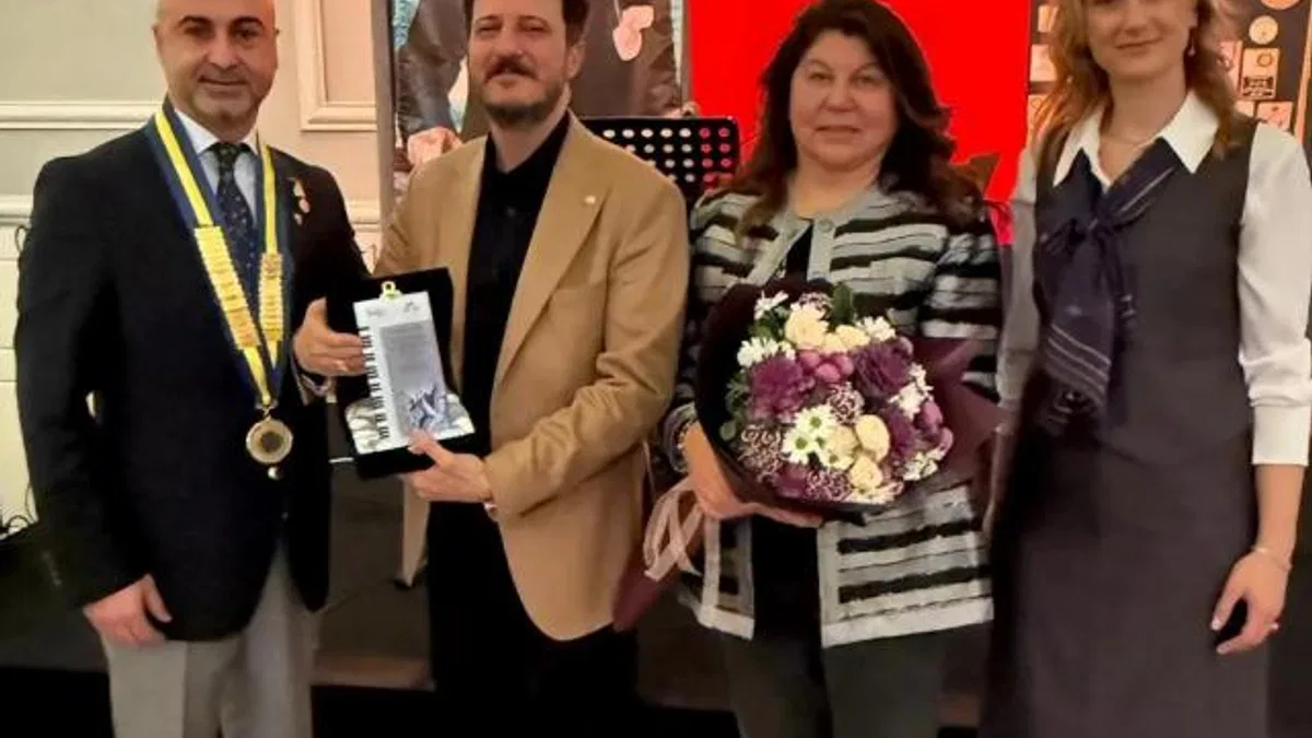 Prof. Mehmet Ali Sanlıkol’a Rotary Meslek Hizmet Ödülü