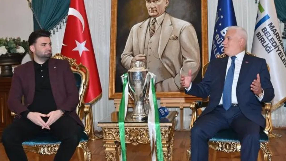 Bursaspor Başkanı Enes Çelik’ten Başkan Bozbey’e teşekkür ziyareti