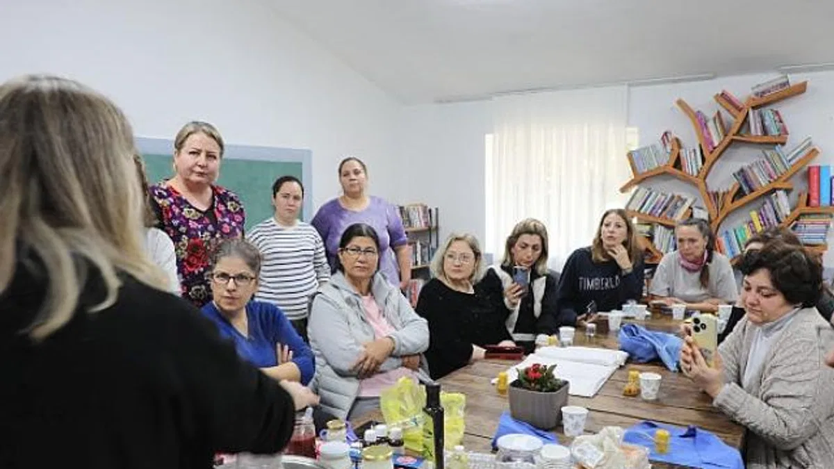 Eğitimlerle Balmumu Kadınların Elinde Hayat Buluyor