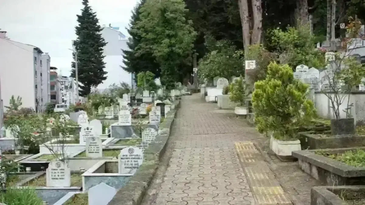 Giresun’da mezarlıklar bayrama hazır