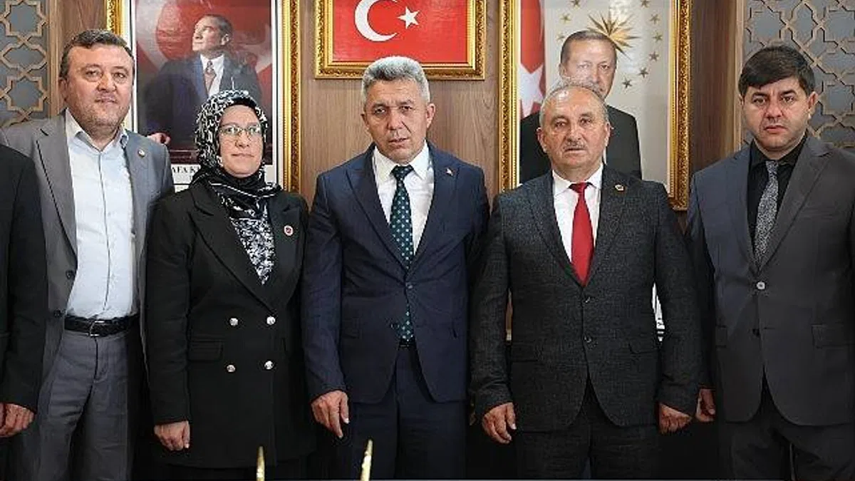 Göreve gelmesinin ardından ziyaretçilerini kabul etmeye devam eden Kandıra Belediye Başkanı Erol Ölmez, Kandıra’da görev yapan muhtarlarla kahvaltı programında bir araya geldi