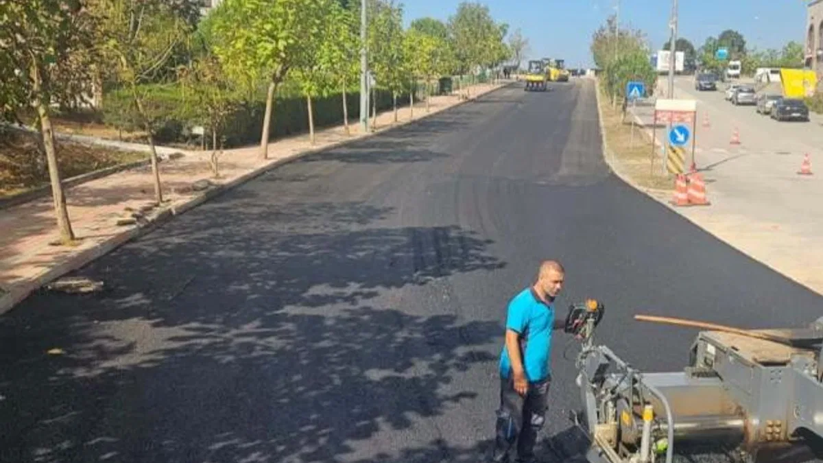Kocaeli’de Alparslan Bulvarı modern asfaltla yenilendi