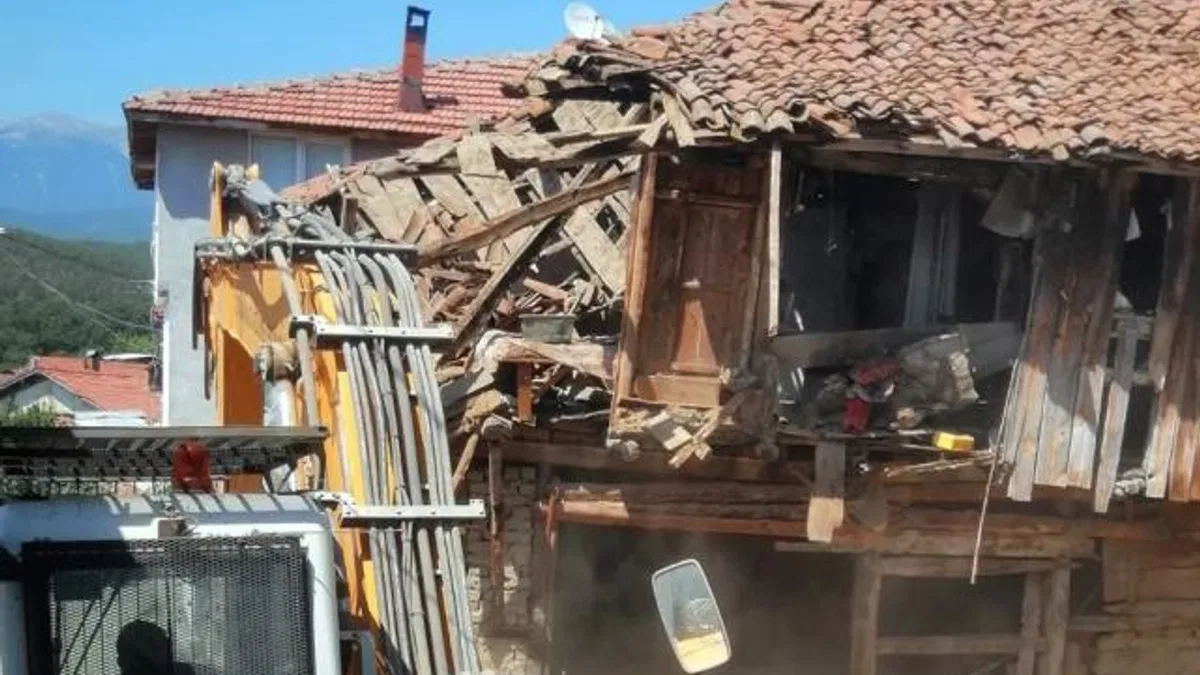 Bursa Osmangazi’de tehlikeli metruklara yıkım
