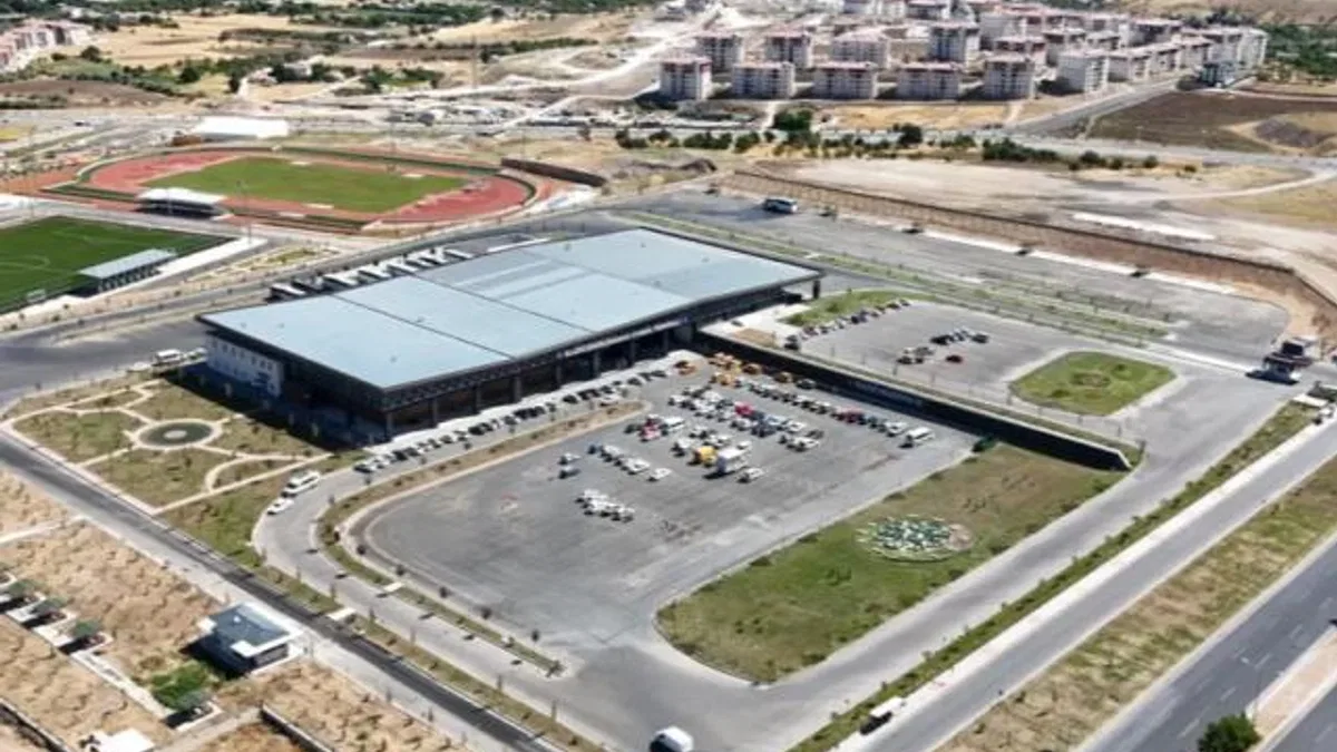 Otobüs terminali, günde yüzlerce yolcuyu ağırlıyor