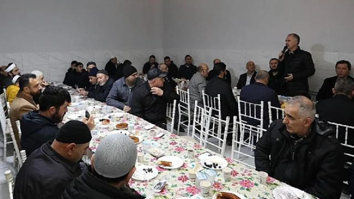 Bereket Sofrası Fetih 1453 Camiinde Kuruldu