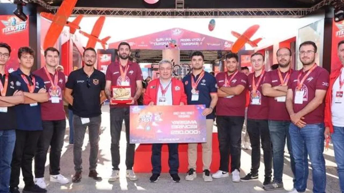 Dokuz Eylüllü öğrenciler başarılarıyla göğüsleri kabarttı