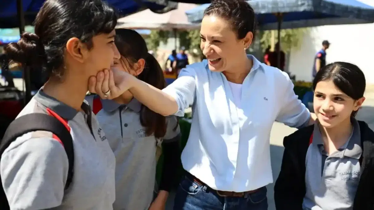 Efes Selçuk’tan öğrenciye destek, yerel esnafa nefes