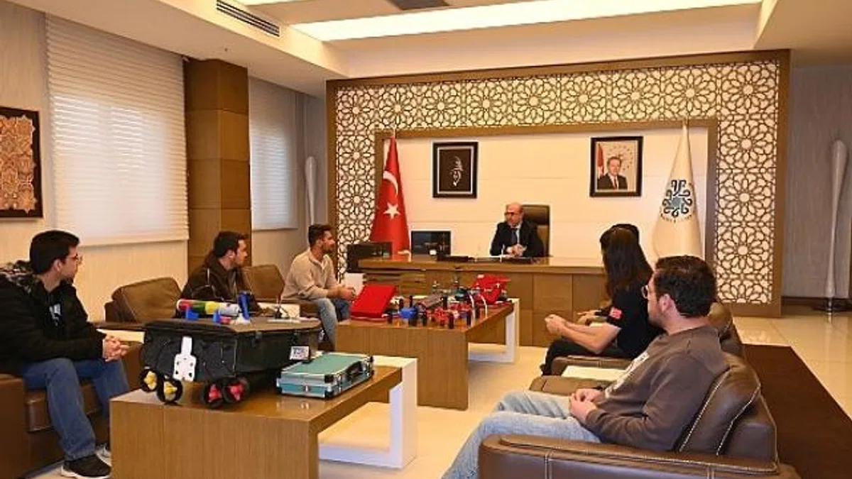TEKNOFEST’te Selçuklu’yu Gururlandıran Takımlardan Başkan Pekyatırmacı’ya Ziyaret