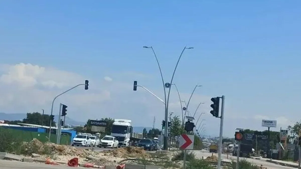 Bitmeyen Çalı Kavşağı trafikte zor anlara neden oluyor