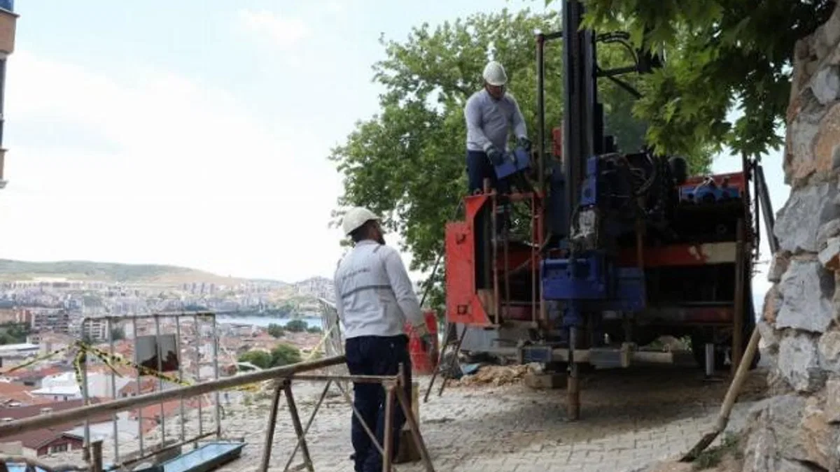 Bursa Gemlik’te çöken istinat çevresinde hareketlilik ölçümleri yapılıyor