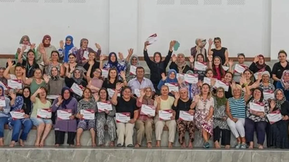 “Yüzme Bilmeyen Kalmasın” projesinde kadınlar sertifikalarını aldı