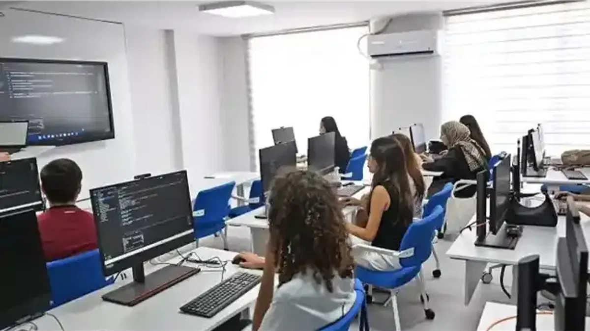 Antalya Dijital Gençlik Merkezi (DİGEM) açıldı