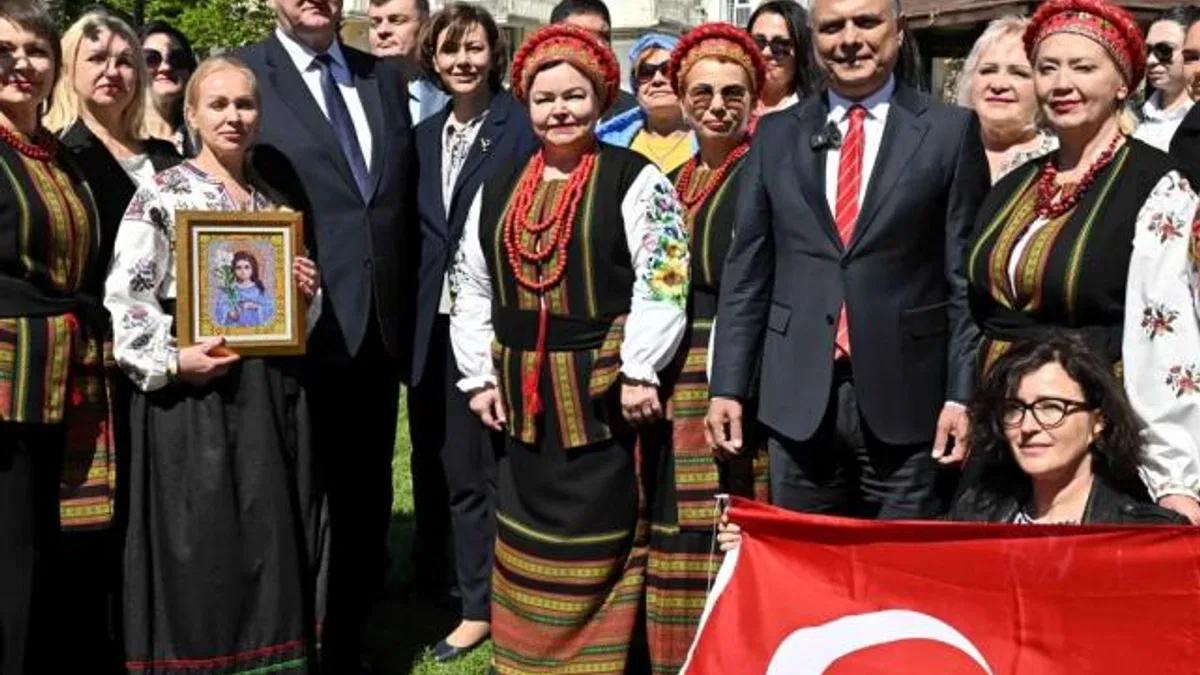 Dostluk çınarı toprağa kavuştu