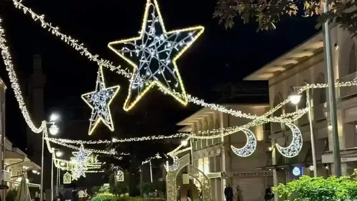 Konya bayram coşkusunu şehir süslemelerine yansıttı