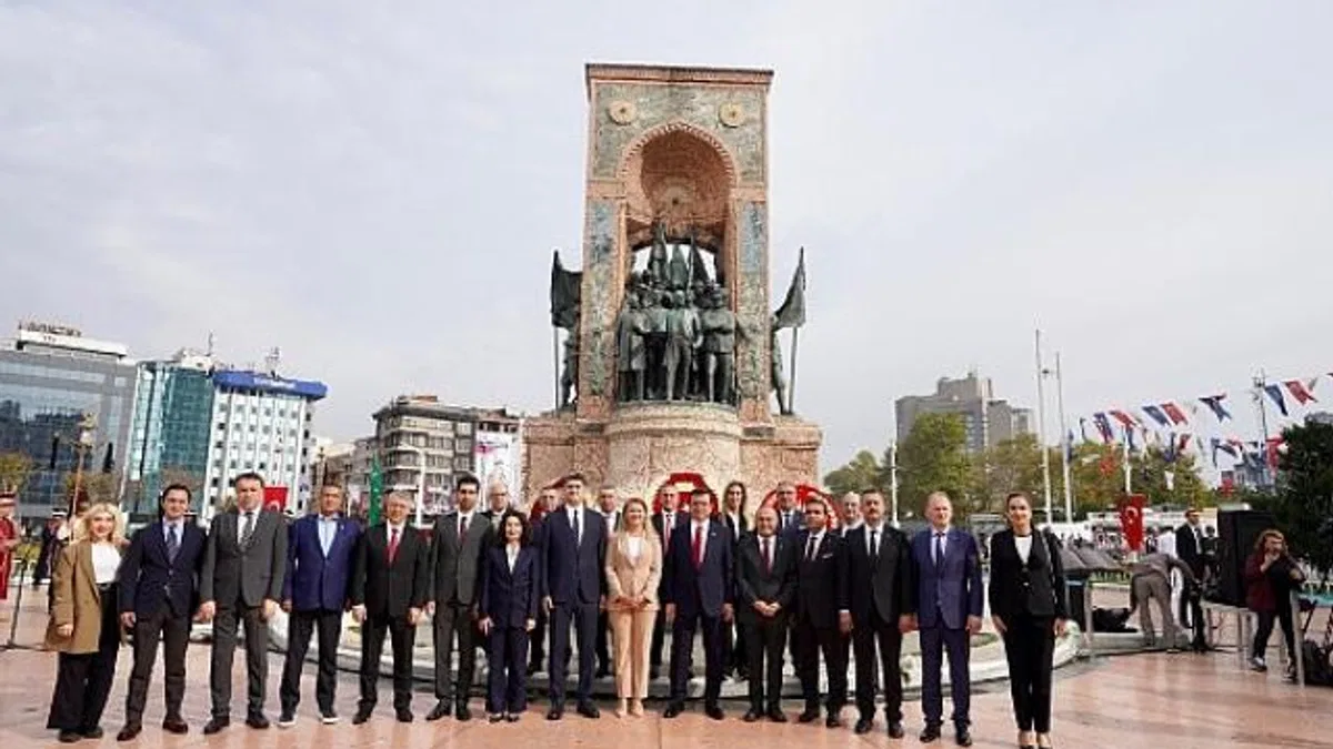 İstanbul’un Kurtuluşu’nun 101’inci Yılı Taksim’de Kutlandı