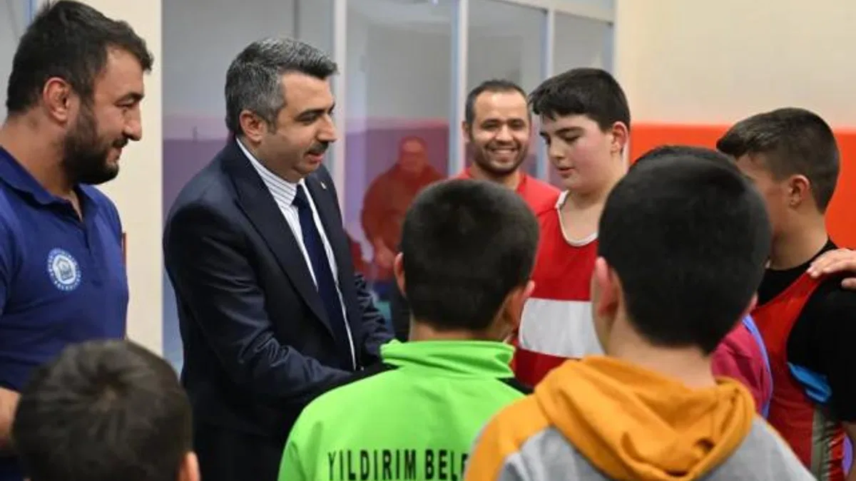 Bursa Yıldırım’da Başkan Yılmaz şampiyon güreşçilerle buluştu