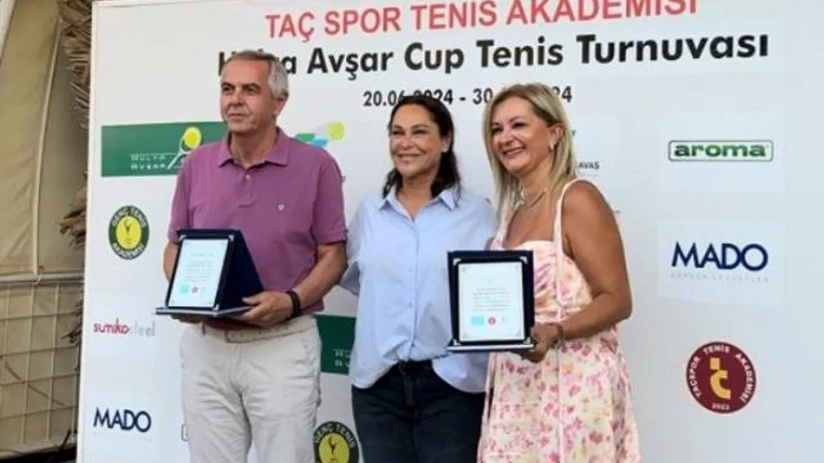Hülya Avşar Cup’ta ödül zamanı