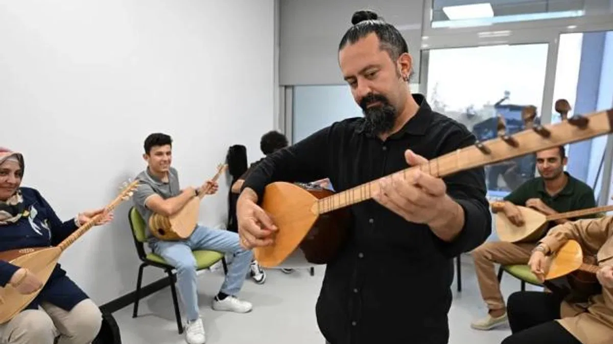 Mersin’de ücretsiz enstrüman kurslarına yoğun ilgi