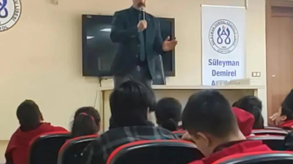 Hatay Dörtyol’da ‘Başarıda Arkadaş Seçimi’ konferansları