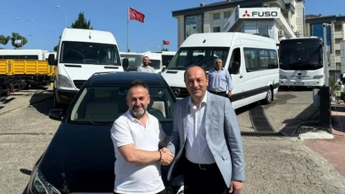 Sakarya Geyve’de lüks makam araçları minibüse dönüştü