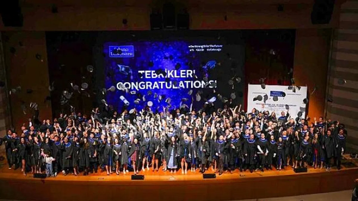 Sabancı Üniversitesi, profesyonel yüksek lisans programı 2024 mezunlarını verdi
