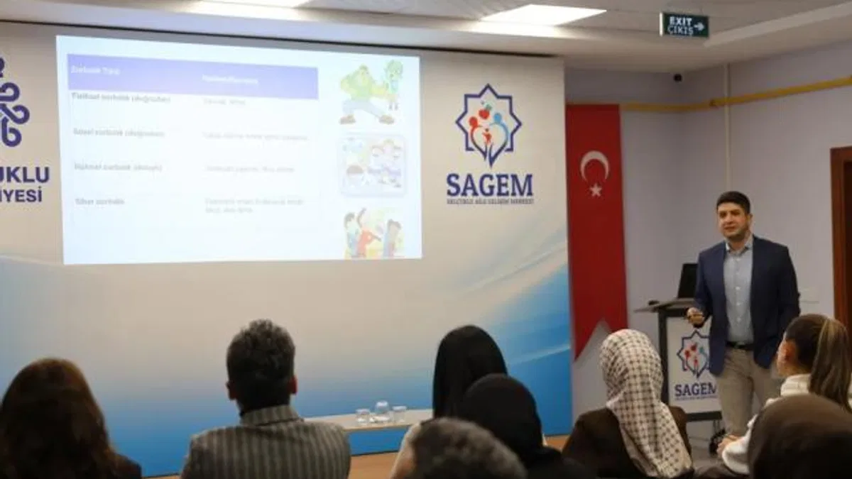 Konya Selçuklu’da aileler akran zorbalığına karşı eğitildi