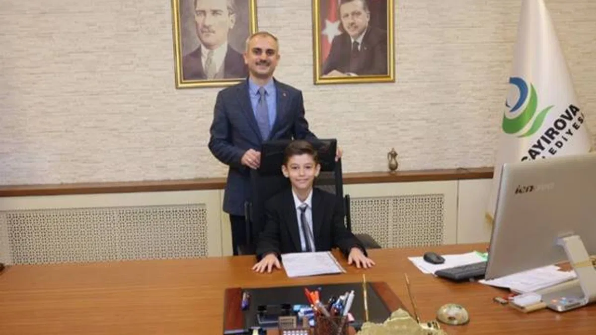 Çiftçi, koltuğunu minik başkana devretti