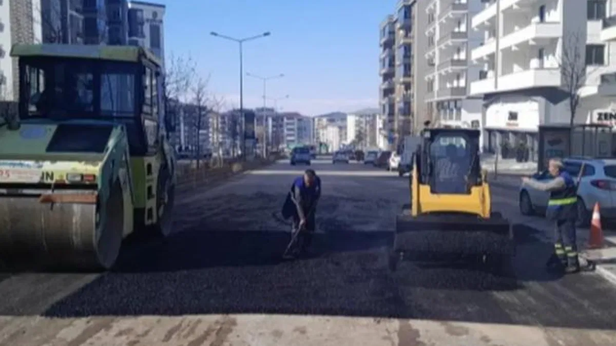 Erzurum Büyükşehir asfalt sezonunu açtı