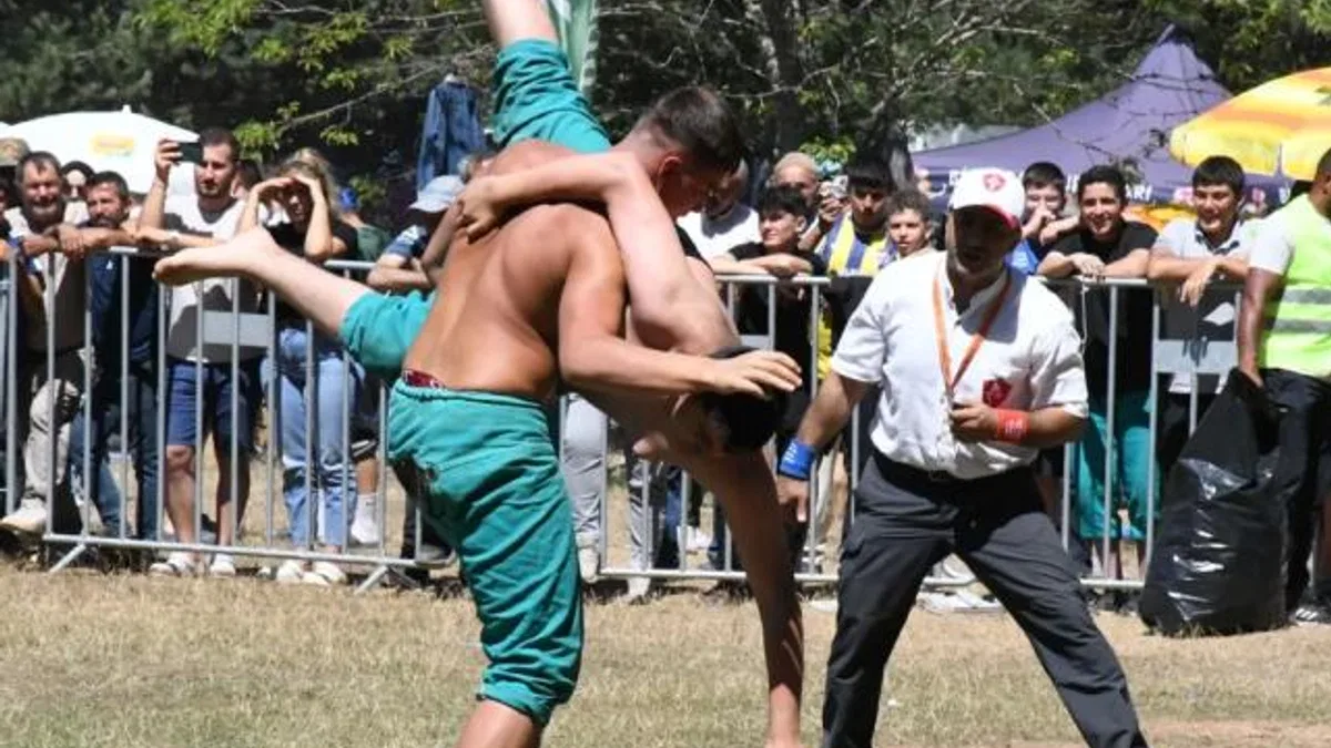 Bursa İznik’in Alıç Yaylası’nda kıran kırana güreş
