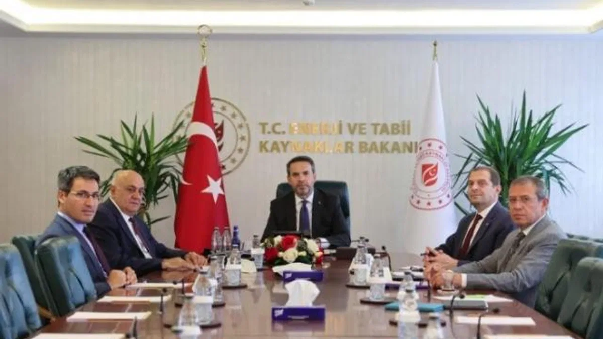Bakan Bayraktar Konyalı pancar ekicilerini ağırladı