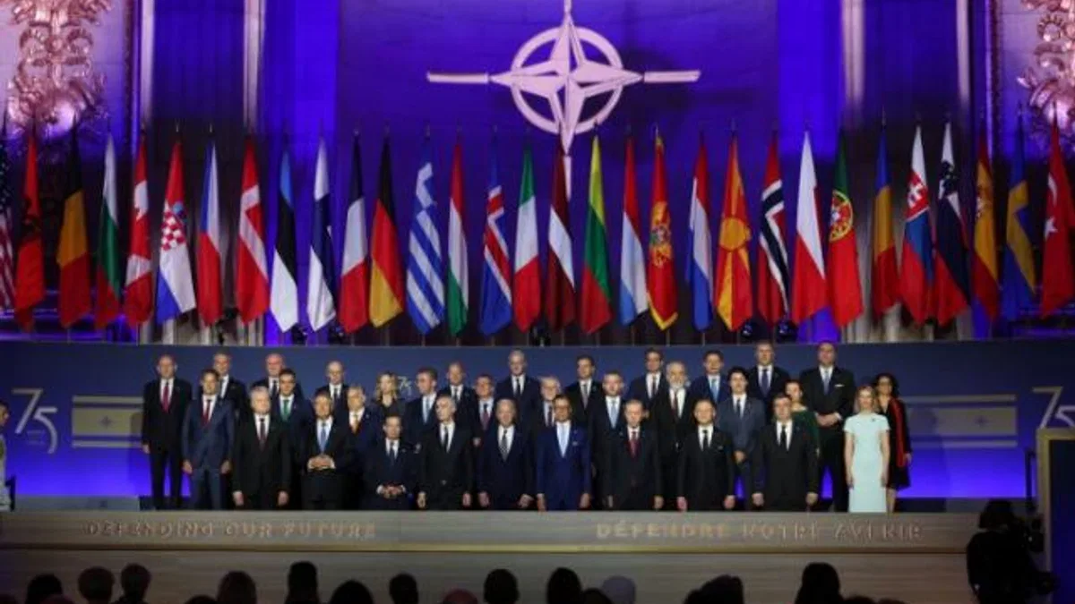 Cumhurbaşkanı Erdoğan’dan NATO zirvesinde aile fotoğrafı