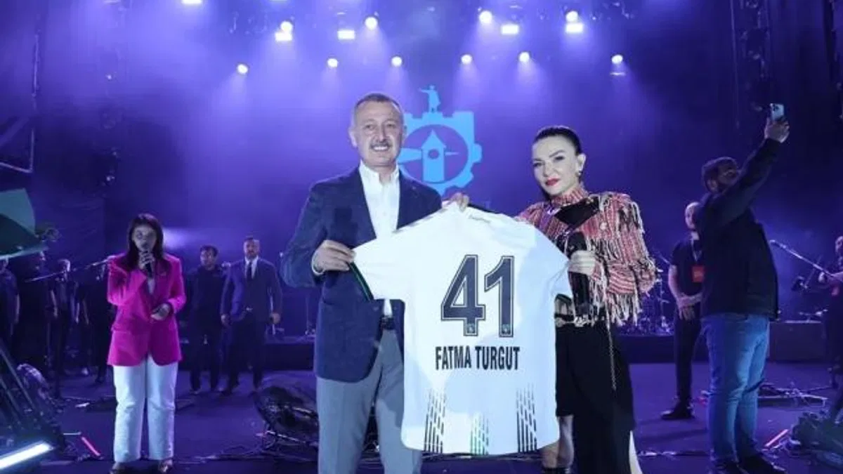 Büyükakın forma verdi, Fatma Turgut kutladı