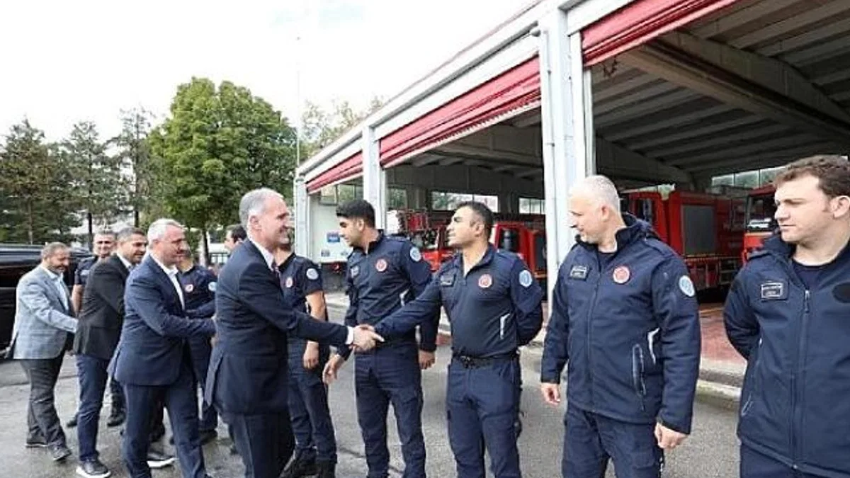 Başkan Alper Taban’dan İtfaiye Personeli Ve Huzur Evi Sakinlerine Ziyaret