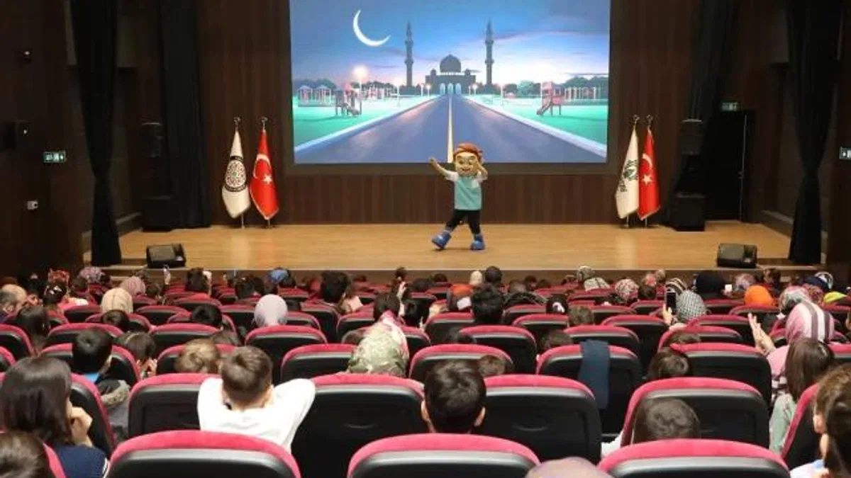 “Ramazan Neşesi Karatay’da” tiyatro gösterisine yoğun ilgi