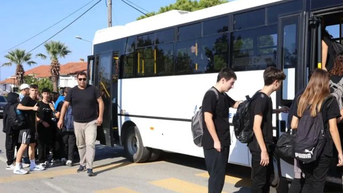 Güzelbahçe’de öğrencilere ücretsiz okul servisi