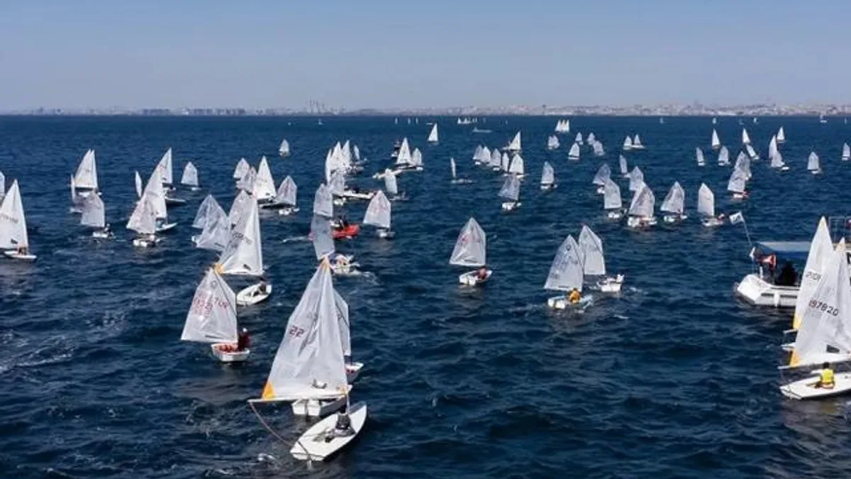 Yelkencilerden Marmara’da unutulmaz görsel şölen