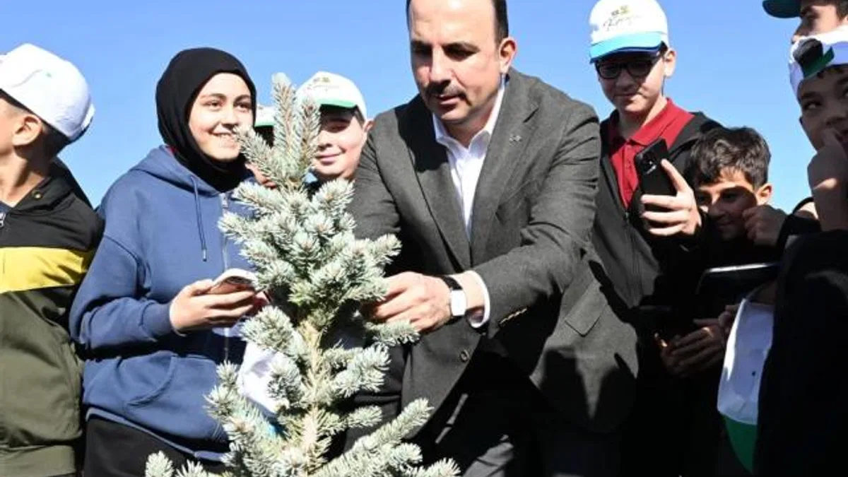 Konya’da Başkan Altay öğrencilerle birlikte fidan dikti