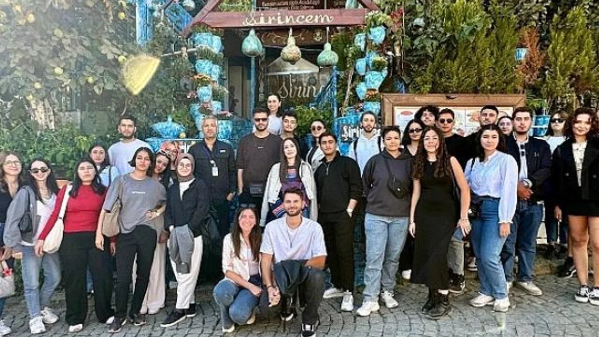 İzmir’de gençler için kültür gezileri başladı